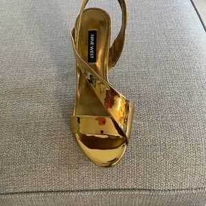 Perfect gold sandal